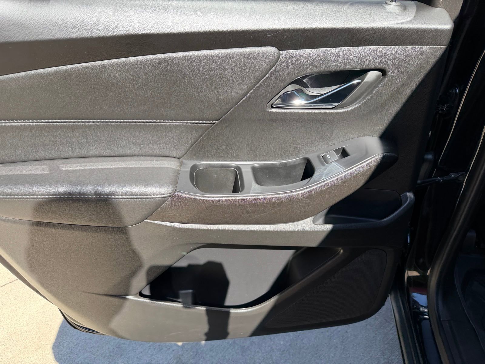 Used 2023 Chevrolet Traverse LT image 23