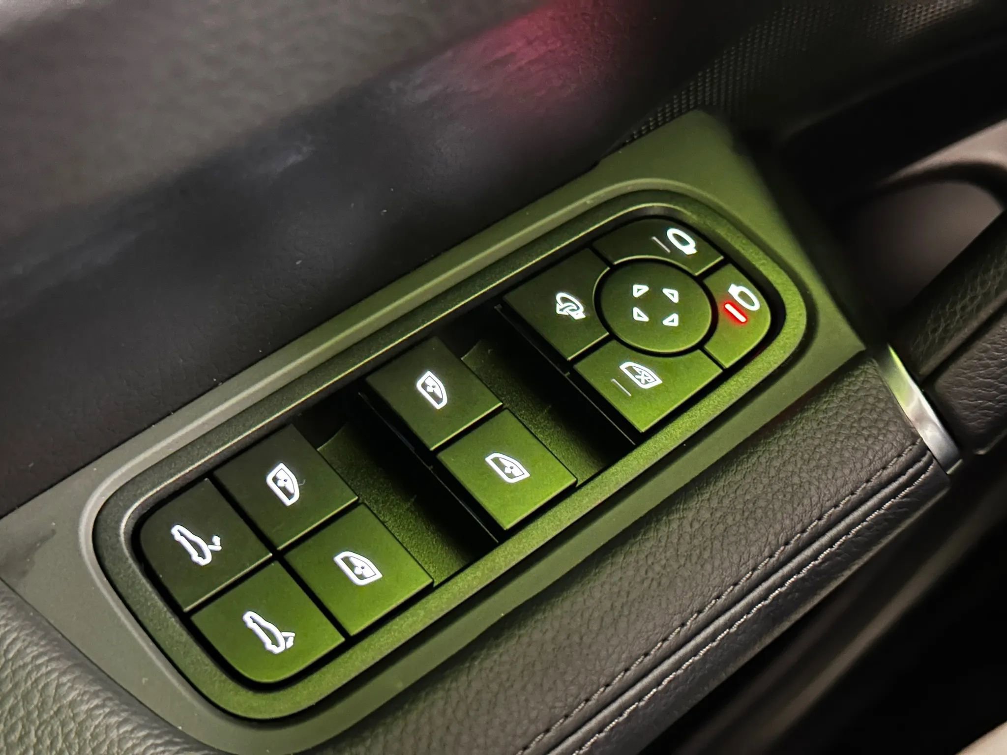 Used 2023 Porsche Cayenne image 33