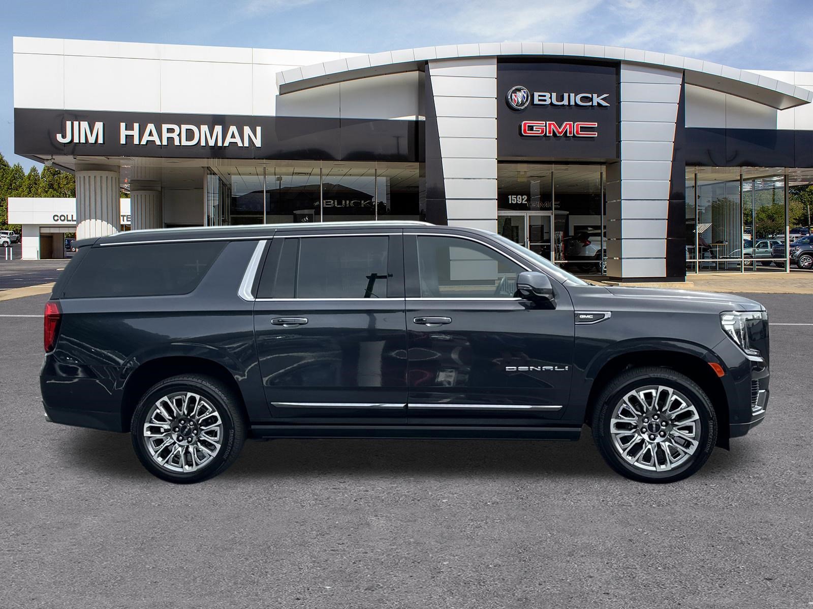 Used 2023 GMC Yukon XL Denali Ultimate w/ LPO, Floor Liner Package AWD/4WD image 8
