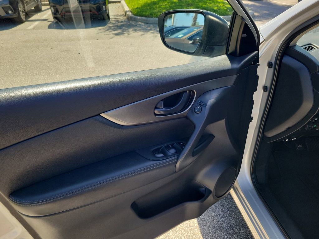 Used 2020 Nissan Rogue Sport S FWD image 22