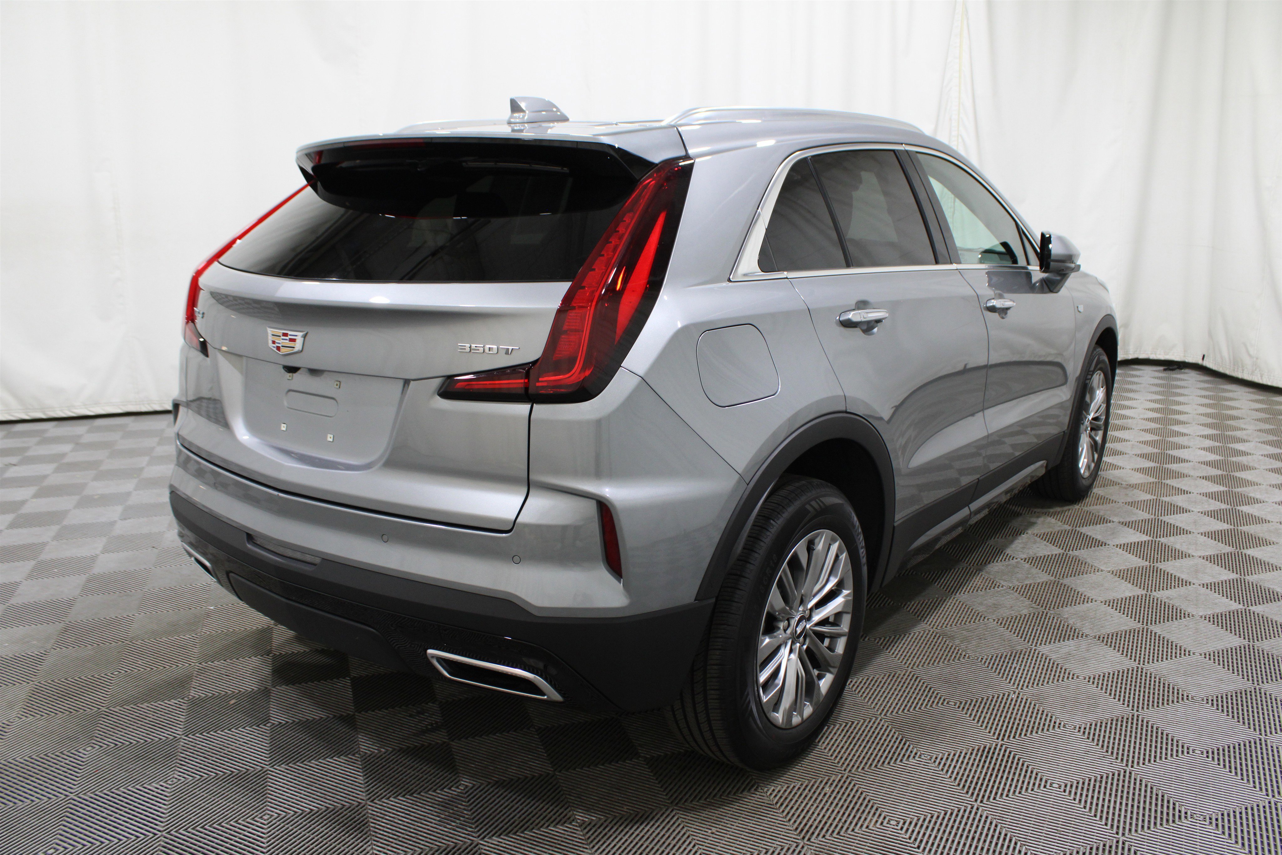 Used 2025 Cadillac XT4 Premium Luxury image 32