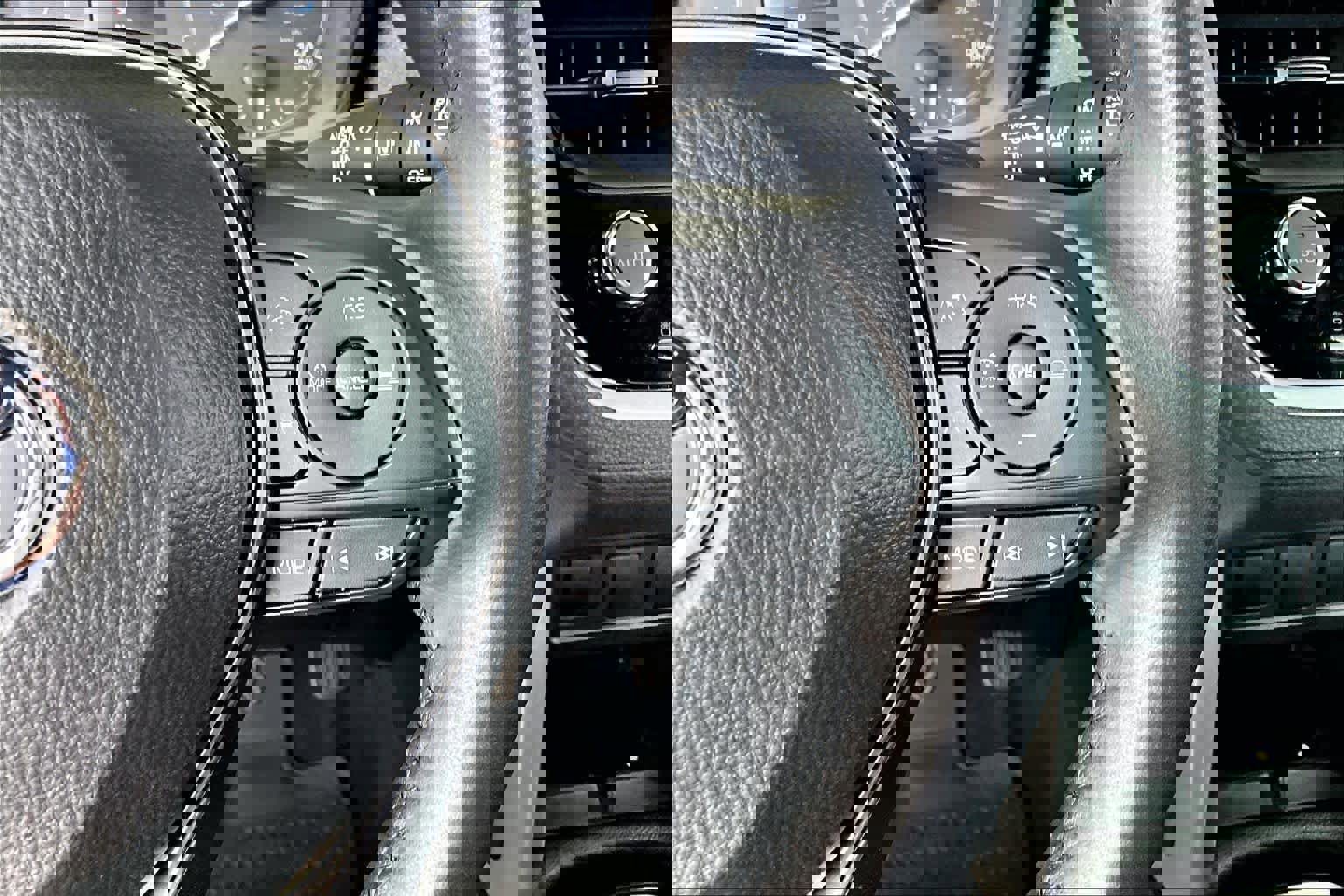 Used 2024 Toyota Corolla Cross SE image 23