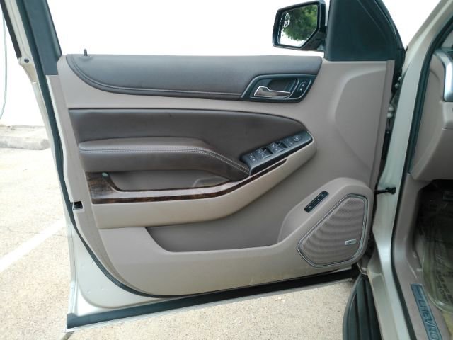 Used 2016 Chevrolet Suburban LT RWD image 11