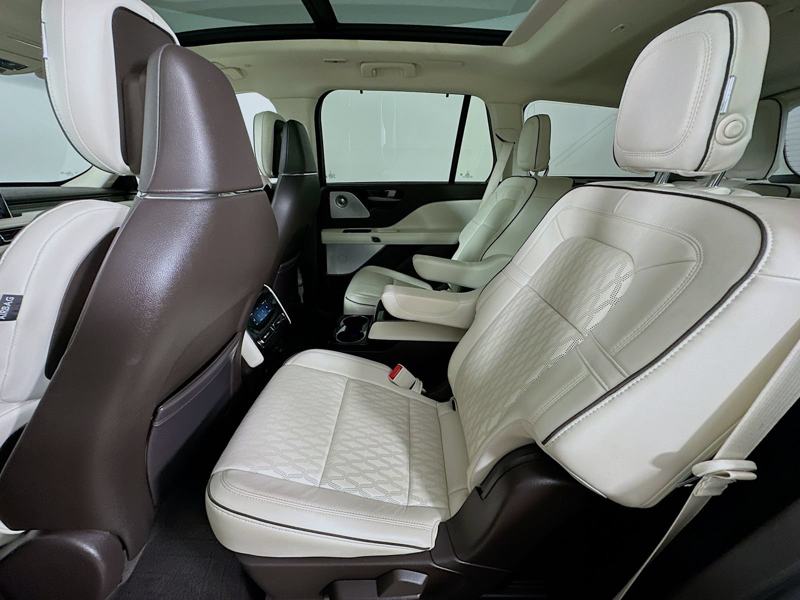 Used 2020 Lincoln Aviator Black Label Grand Touring w/ Class IV Trailer Tow Package AWD/4WD image 38