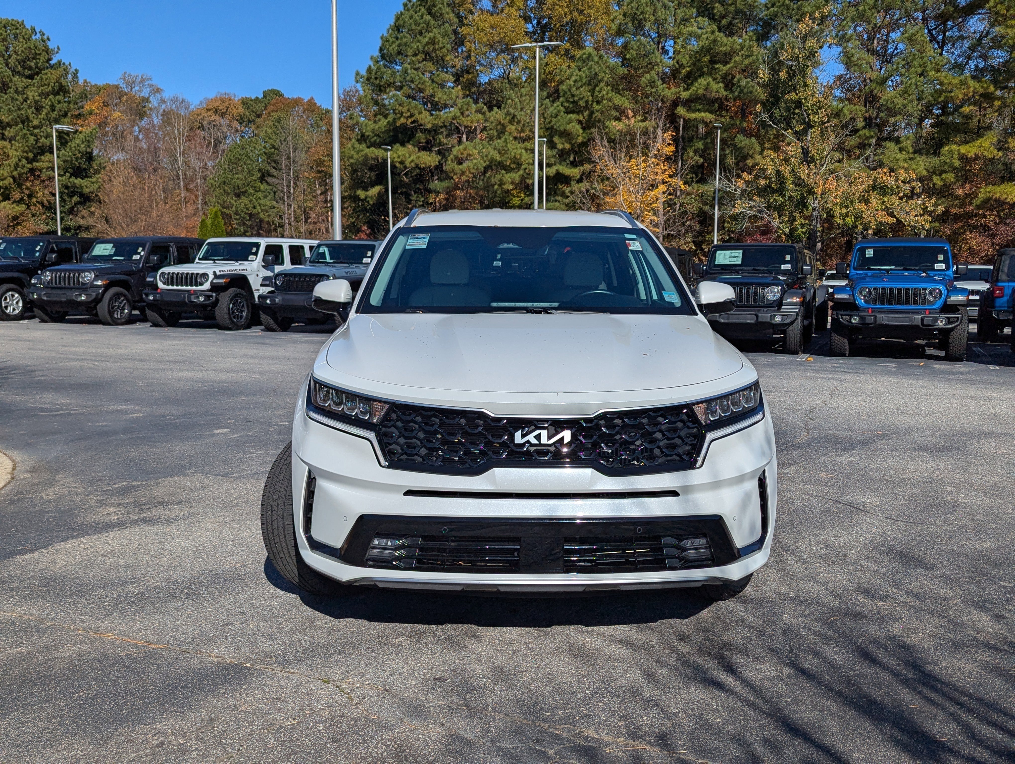 Used 2023 Kia Sorento EX image 2