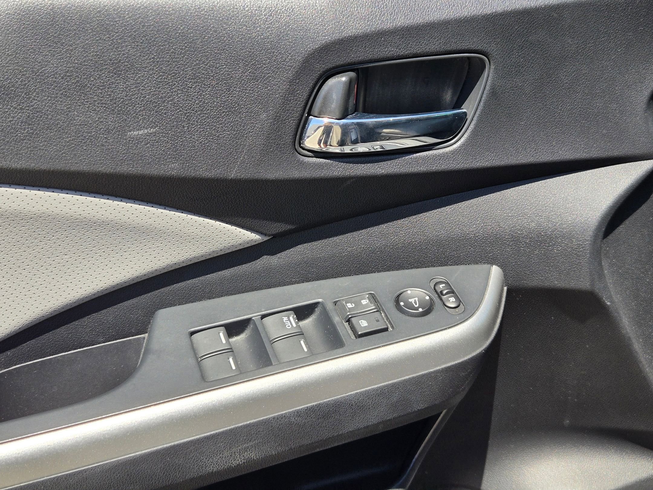 Used 2015 Honda CR-V EX-L image 11