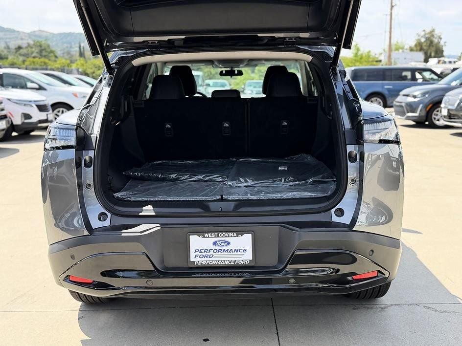 Used 2025 Nissan Murano SV image 14