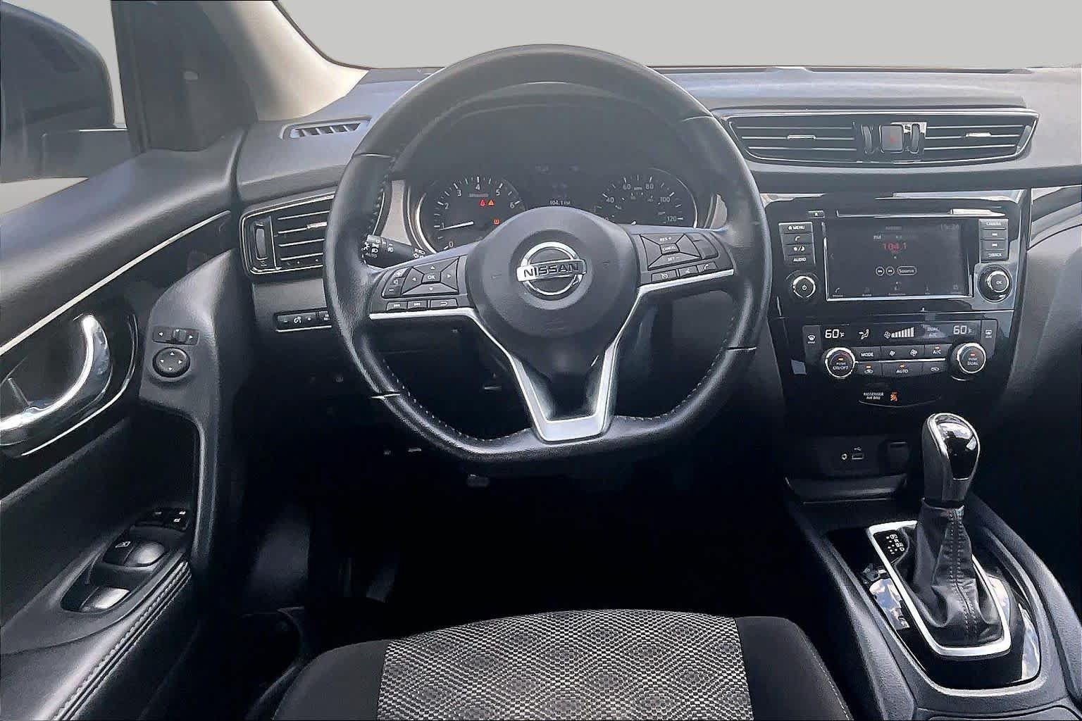 Used 2022 Nissan Rogue Sport SV FWD image 5