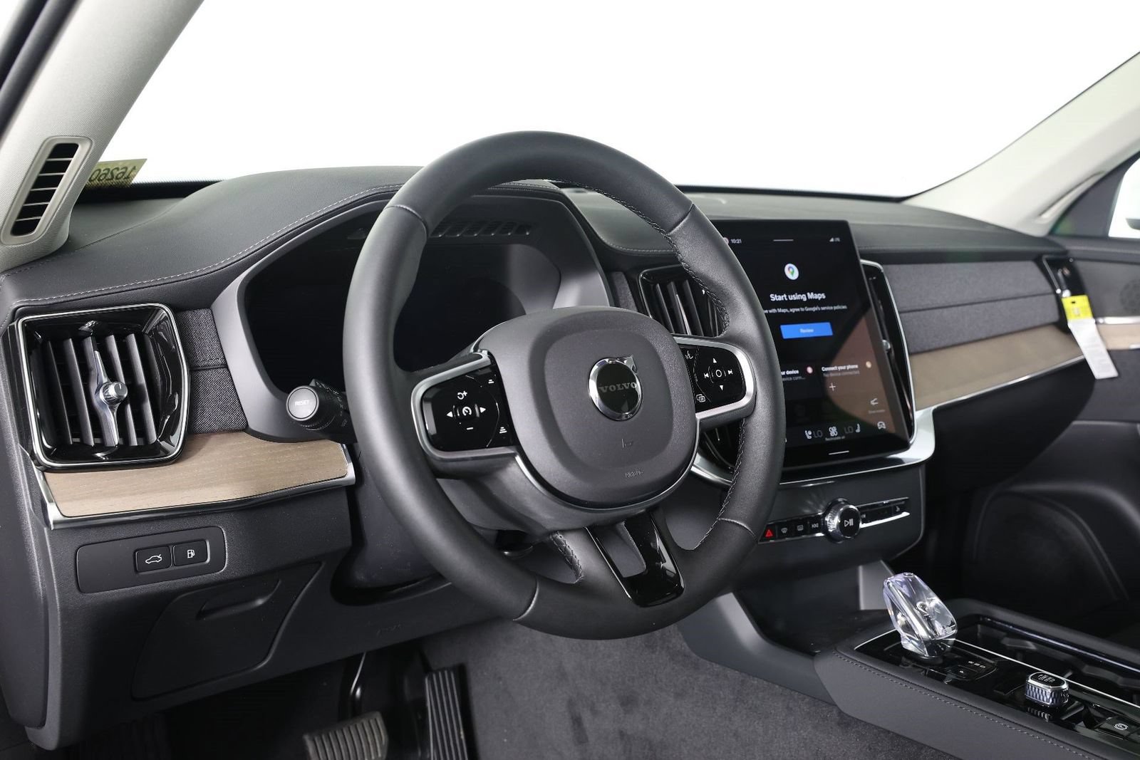 New 2026 Volvo XC90 T8 Plus w/ Protection Package AWD/4WD image 8