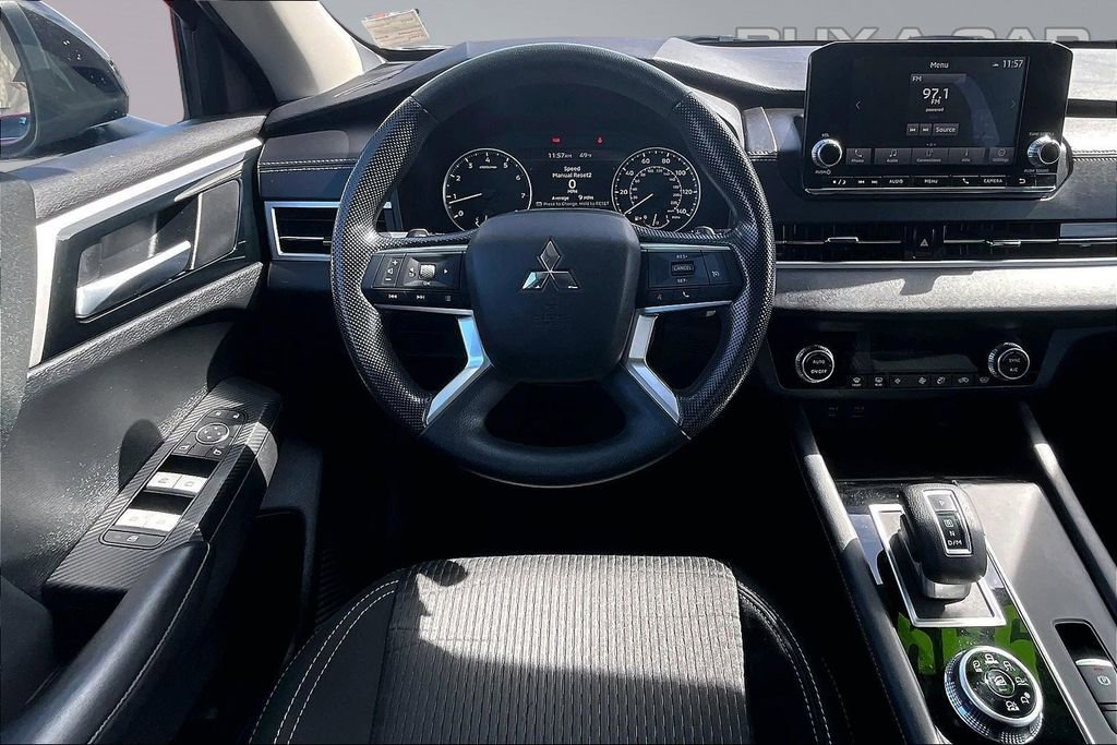Used 2023 Mitsubishi Outlander ES image 5