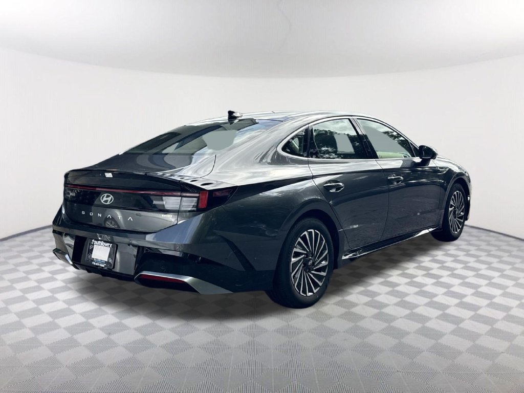 Used 2025 Hyundai Sonata Limited FWD image 5