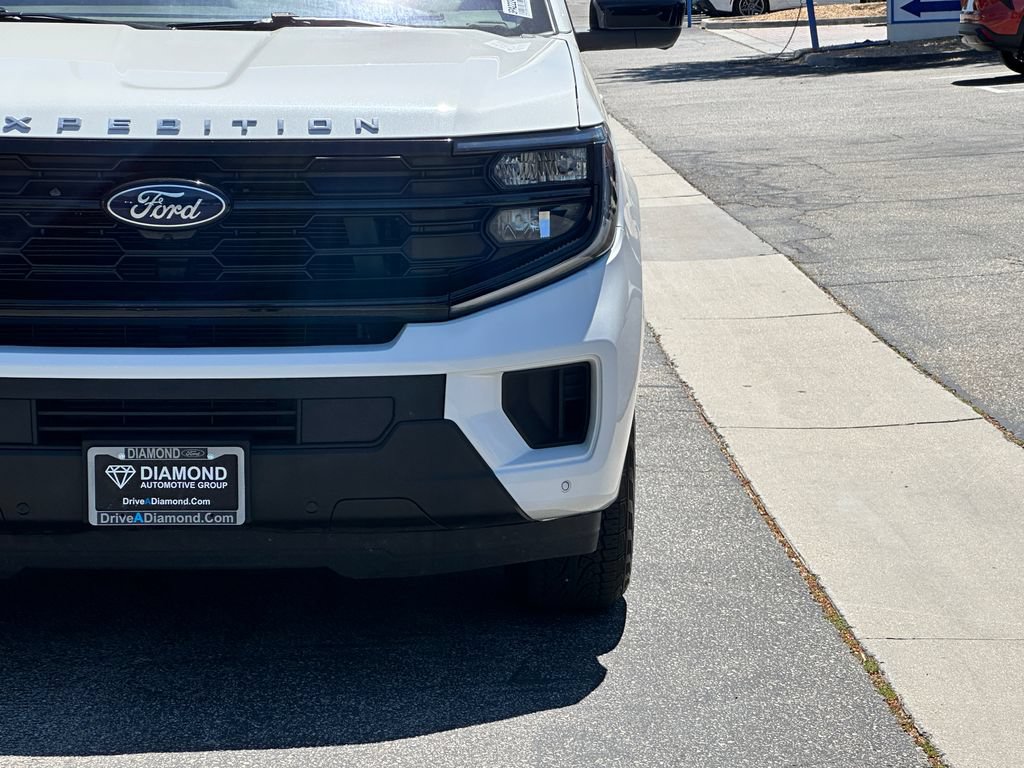 Used 2025 Ford Expedition Active RWD image 13