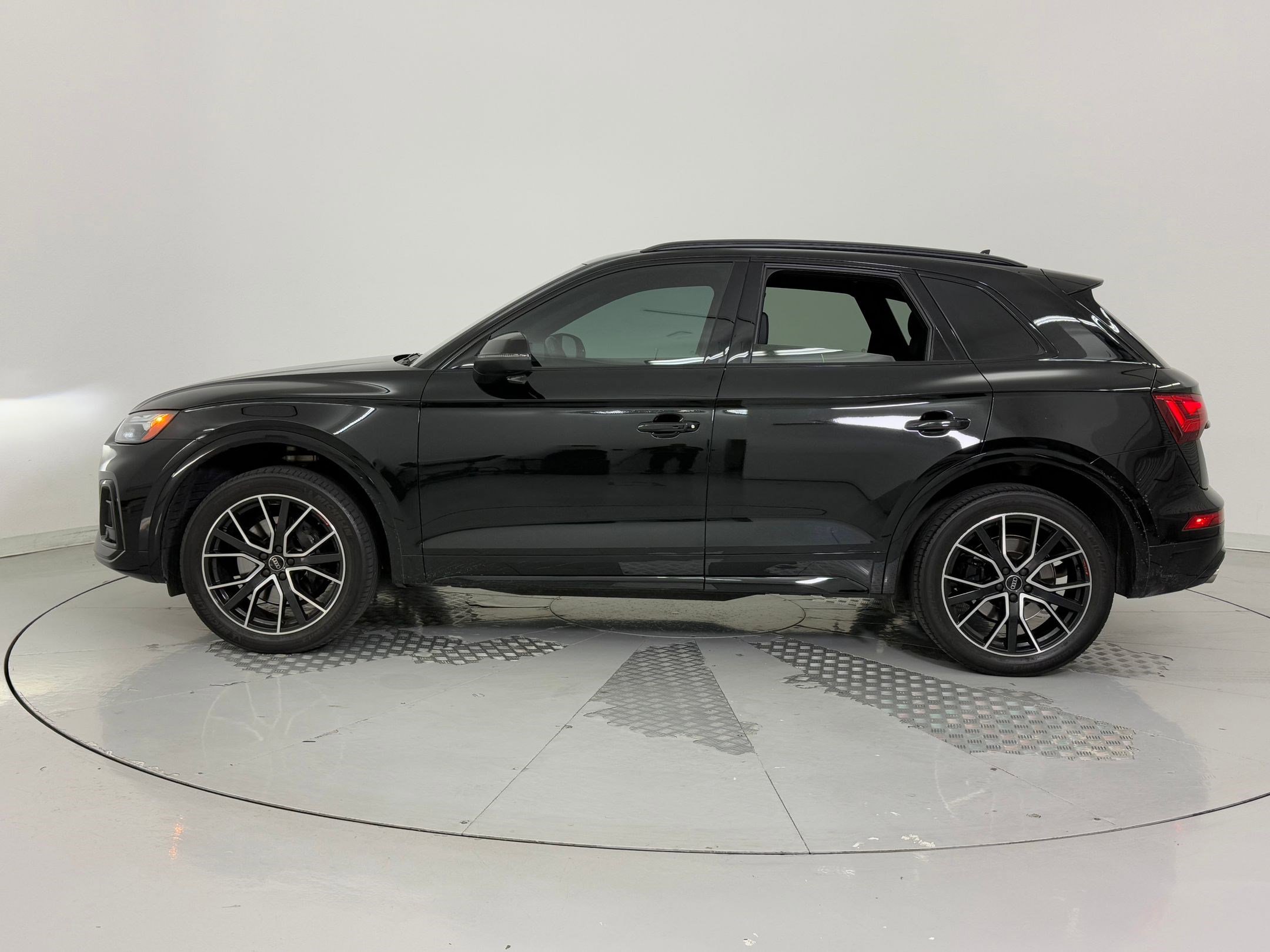 Used 2023 Audi SQ5 Premium Plus image 2