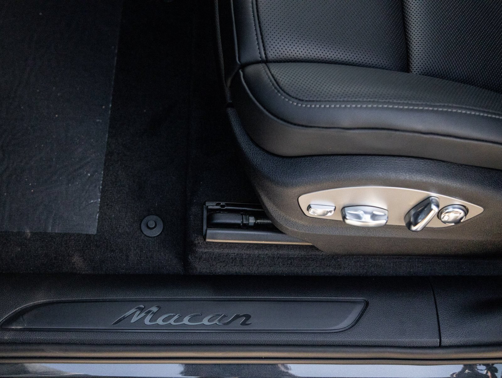 Certified 2026 Porsche Macan AWD/4WD image 20