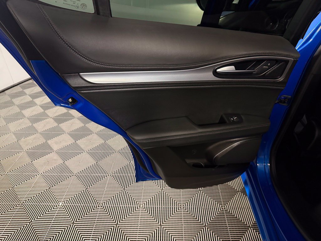 Used 2023 Alfa Romeo Stelvio Veloce AWD/4WD image 29