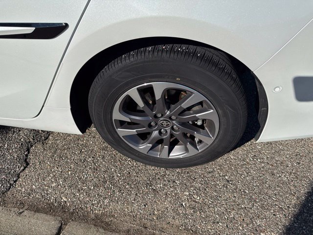 Used 2022 Toyota Prius Limited w/ Premium Convenience Package FWD image 8