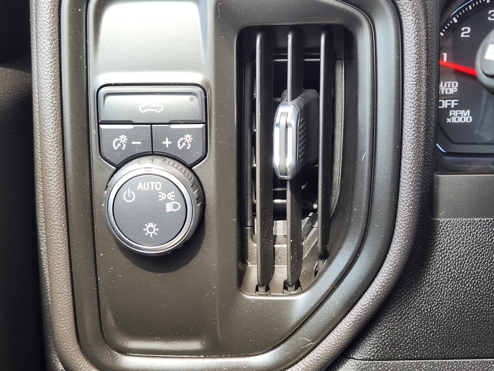 Used 2023 Chevrolet Silverado 1500 Custom RWD image 19