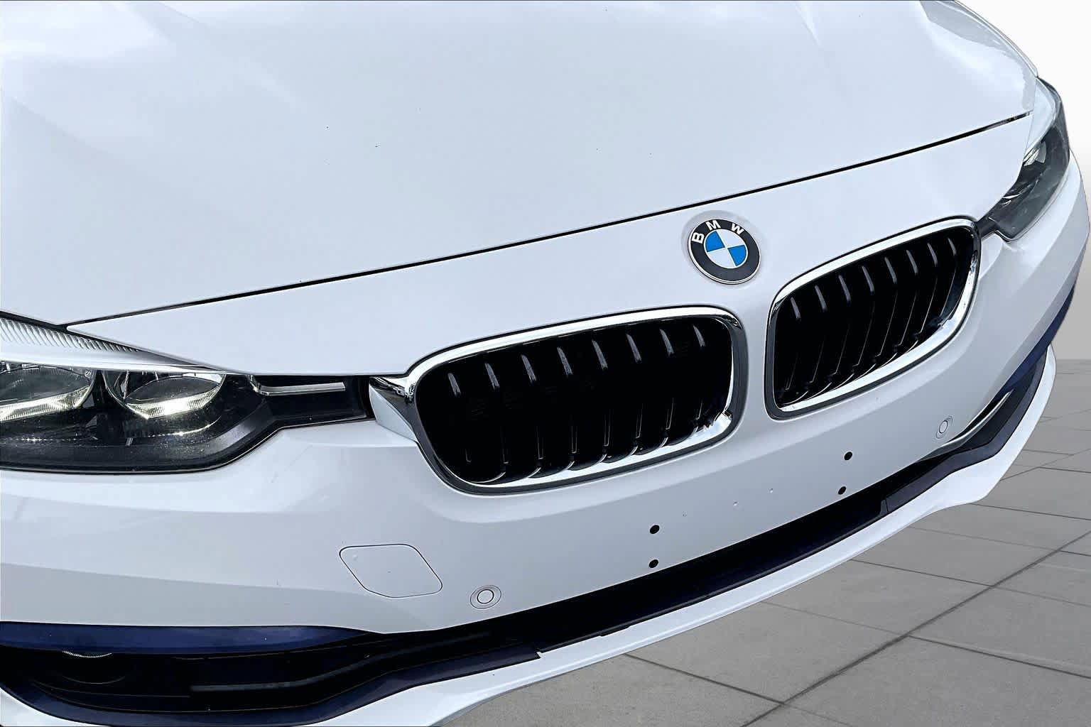 Used 2017 BMW 330i xDrive Sedan AWD/4WD image 30