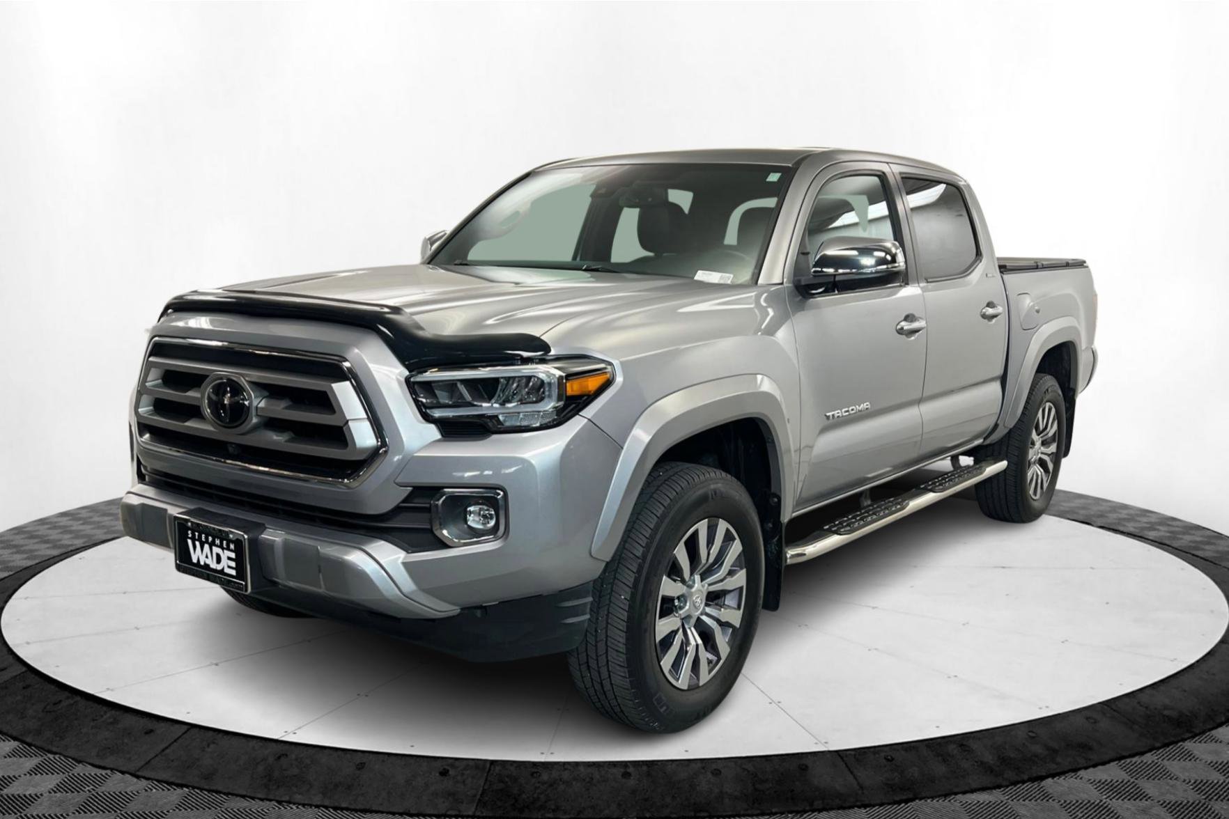 Used 2021 Toyota Tacoma Limited image 1