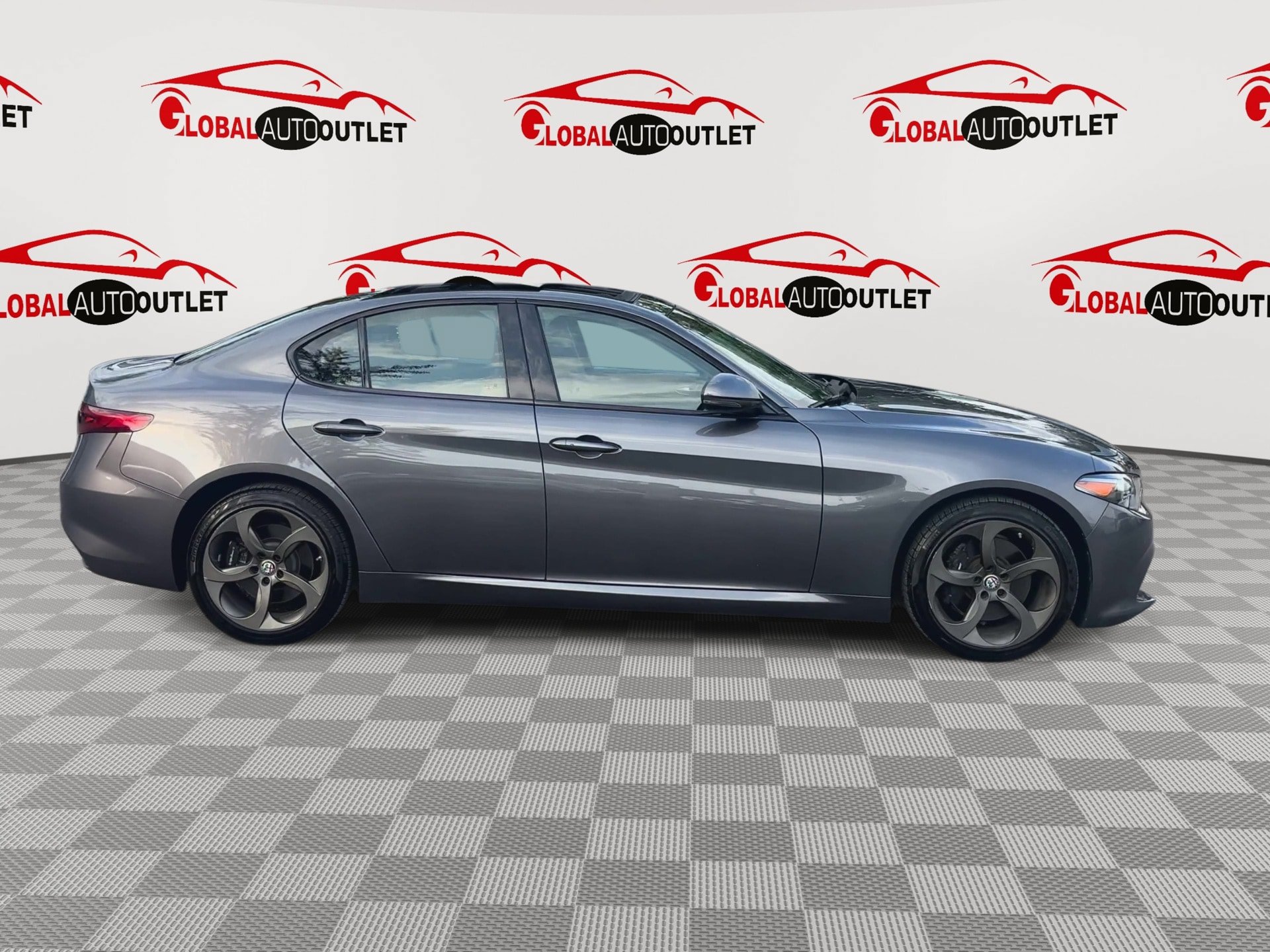 Used 2017 Alfa Romeo Giulia Ti w/ TI 18" Sport Package AWD/4WD image 9