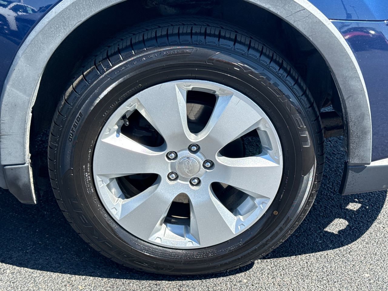 Used 2010 Subaru Outback 2.5i Limited AWD/4WD image 9
