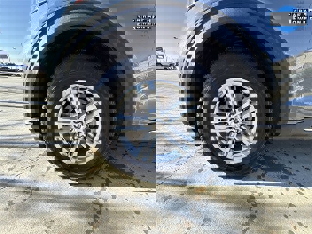 Used 2024 Ford Explorer XLT w/ Equipment Group 202A image 10