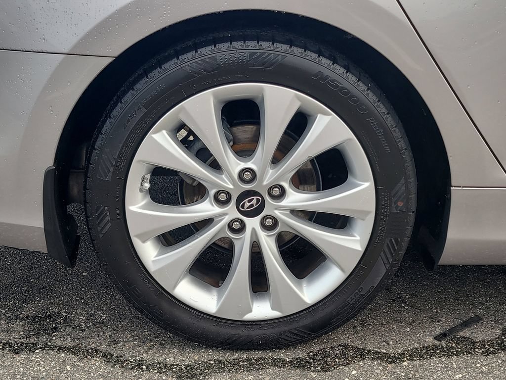 Used 2013 Hyundai Azera FWD image 6