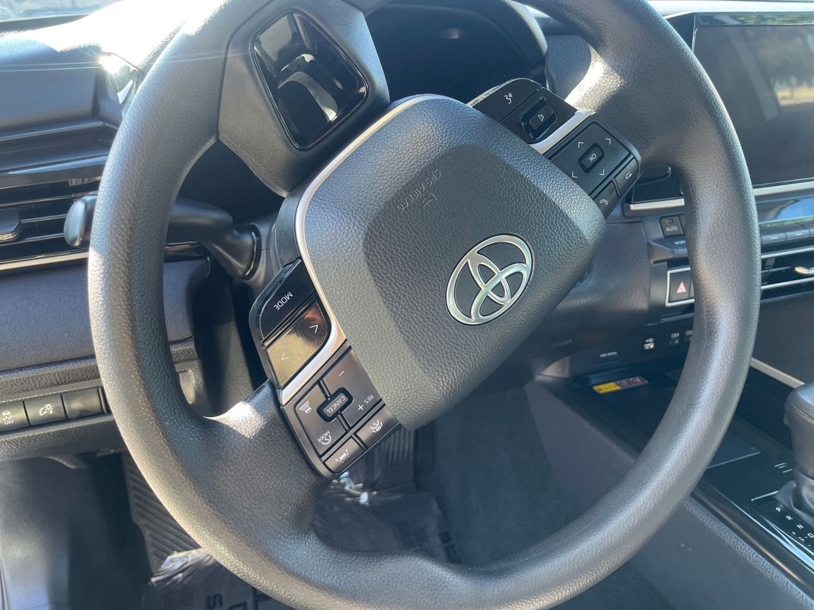 Used 2025 Toyota Camry LE image 28