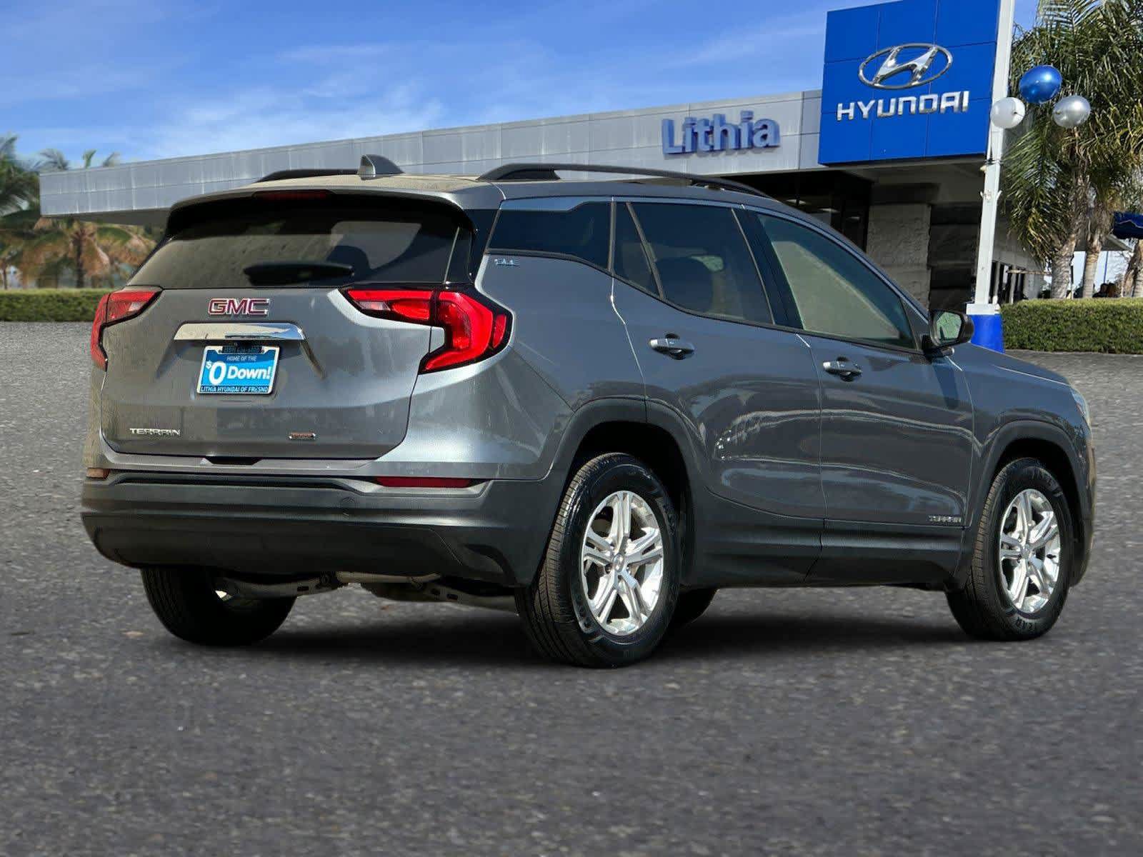 Used 2019 GMC Terrain SLE w/ Infotainment Package I FWD image 3