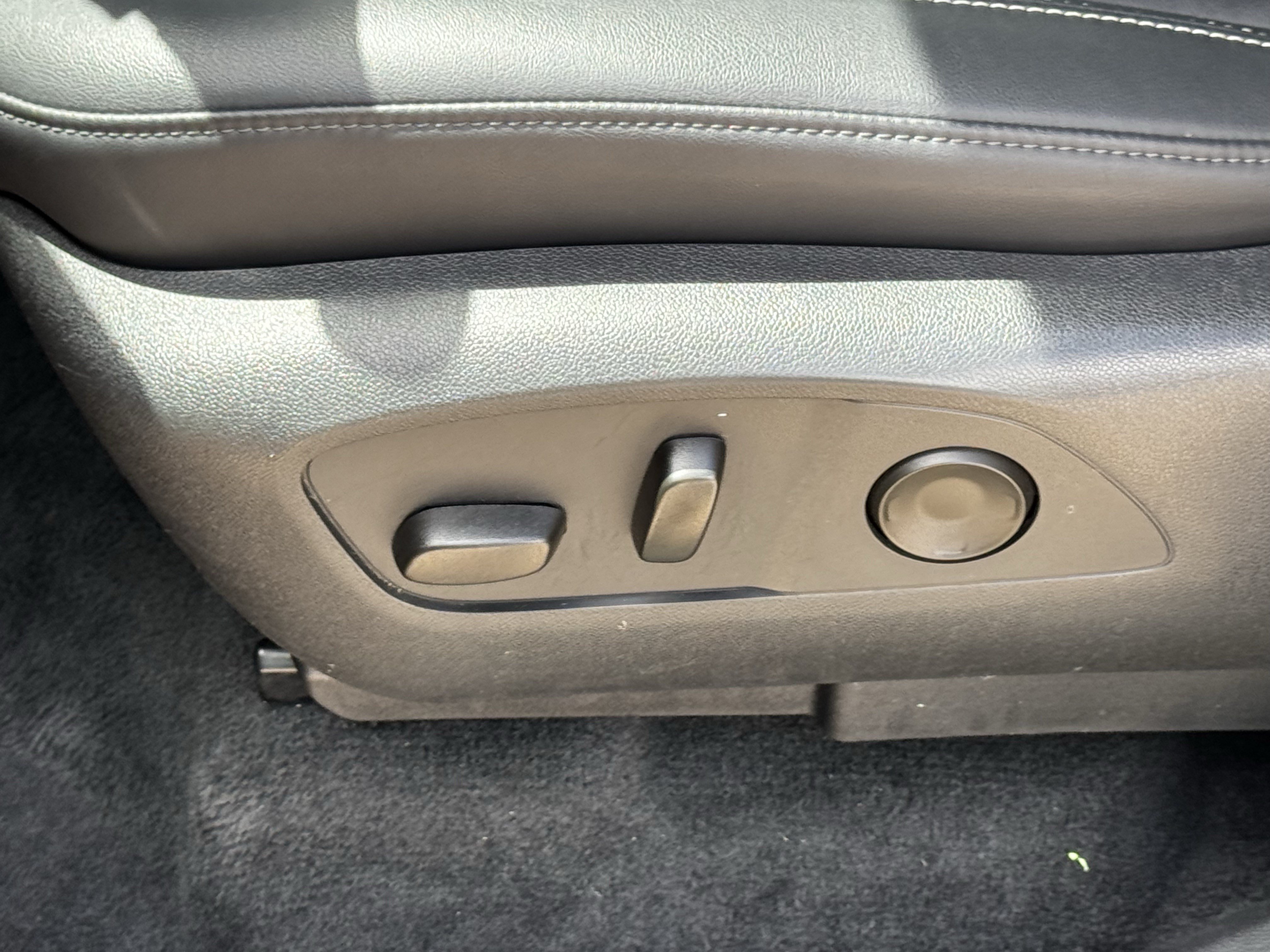 Used 2024 GMC Acadia Elevation FWD image 28