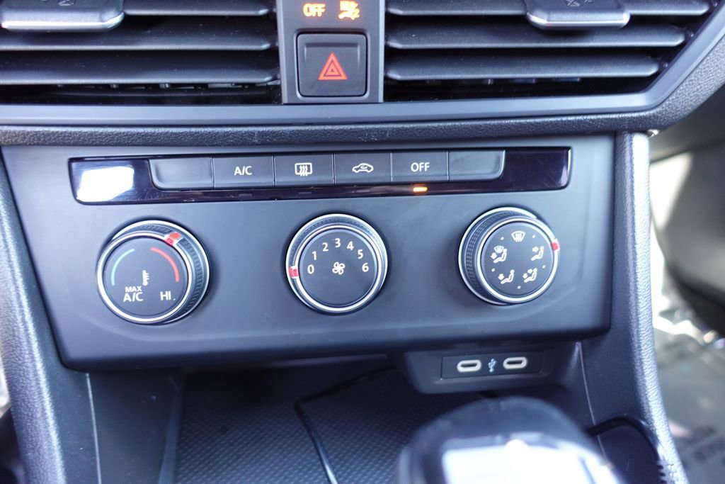 Used 2023 Volkswagen Jetta Sport image 19