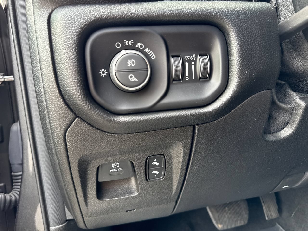 Used 2019 RAM 1500 Laramie AWD/4WD image 19