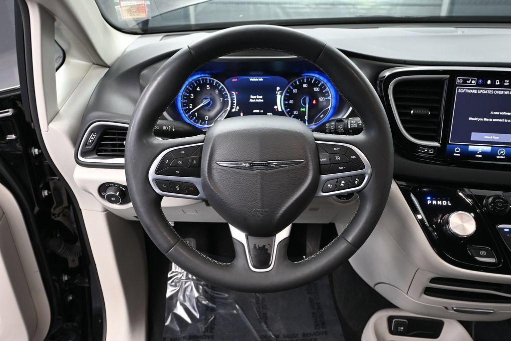 Used 2024 Chrysler Pacifica Touring-L FWD image 20