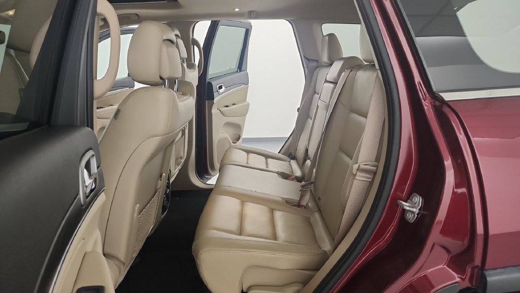 Used 2020 Jeep Grand Cherokee Limited AWD/4WD image 29