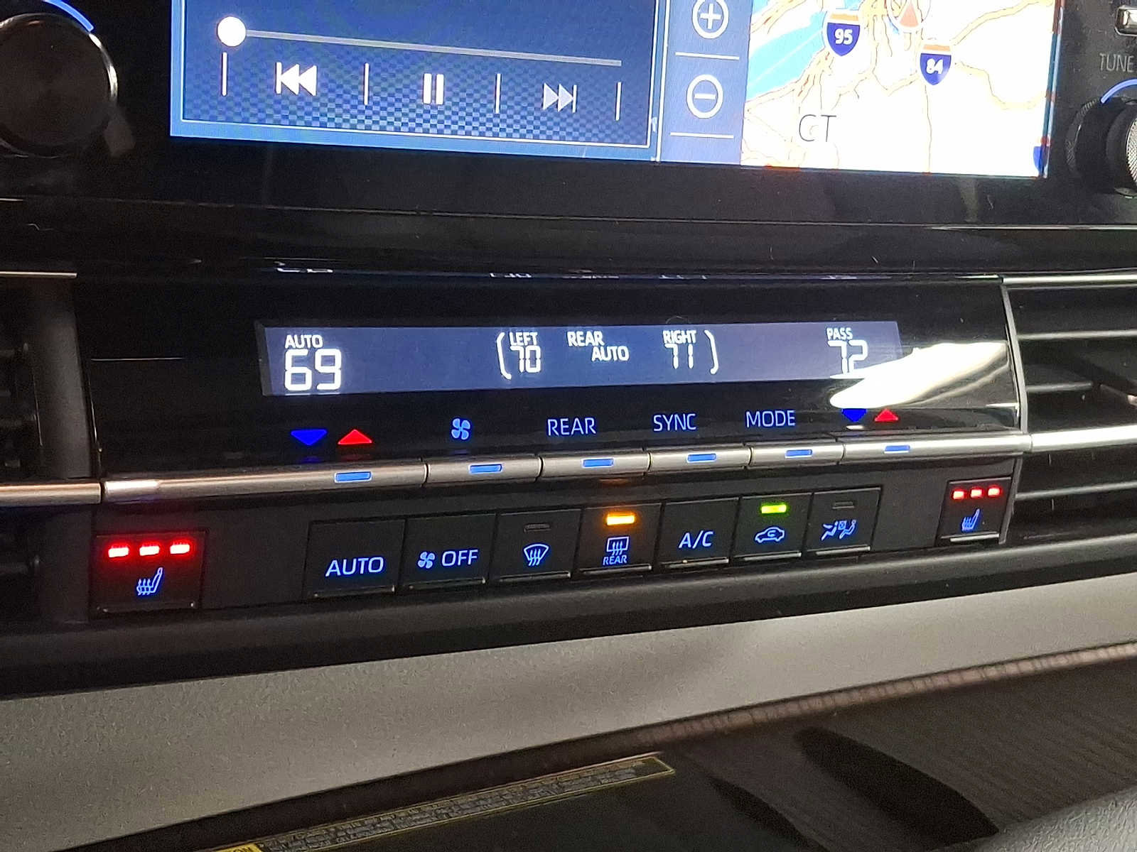 Used 2021 Toyota Sienna XLE w/ XLE Plus Package image 16