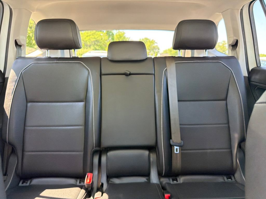 Used 2021 Volkswagen Tiguan SE w/ Panoramic Sunroof Package FWD image 51