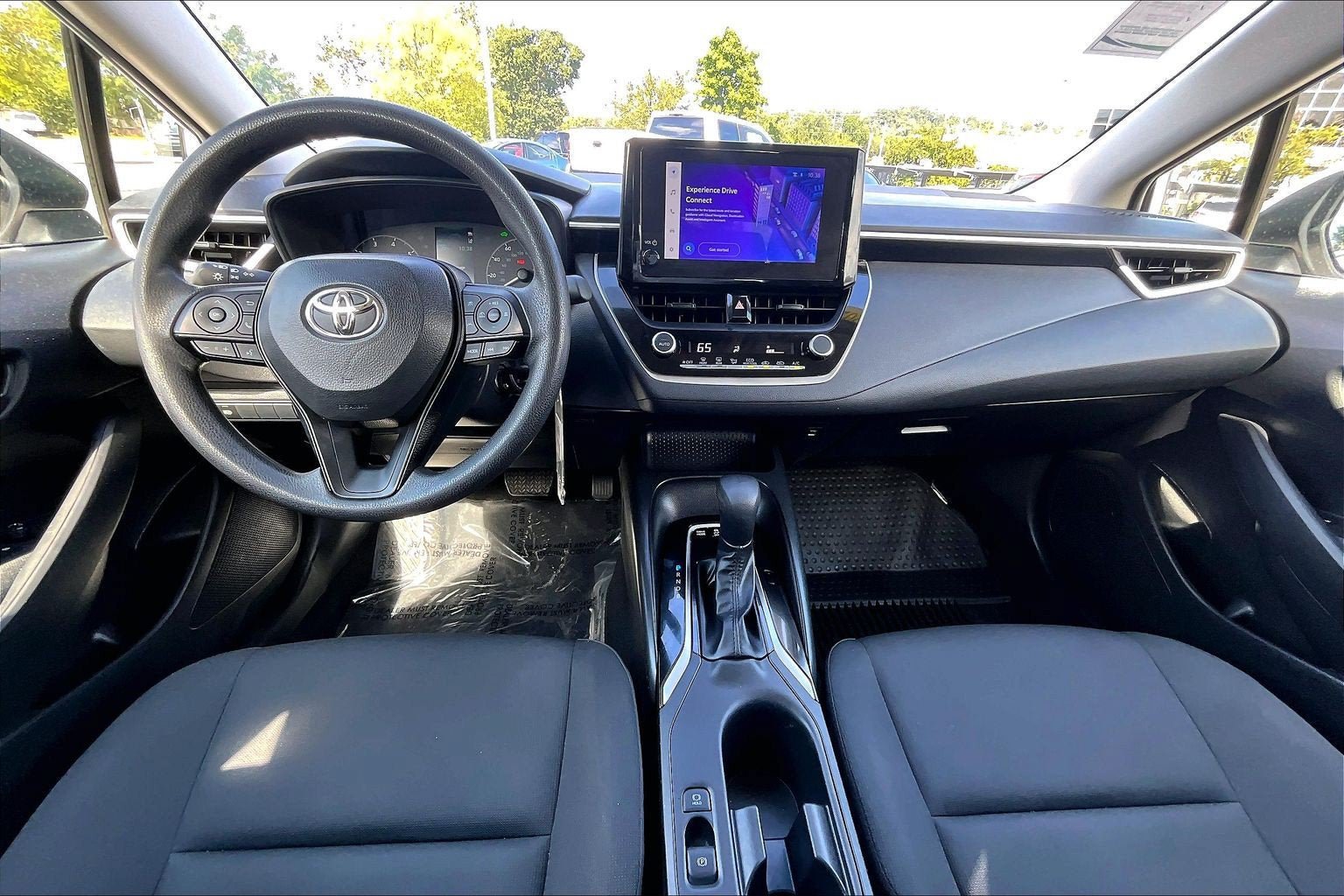 Used 2025 Toyota Corolla LE FWD image 14