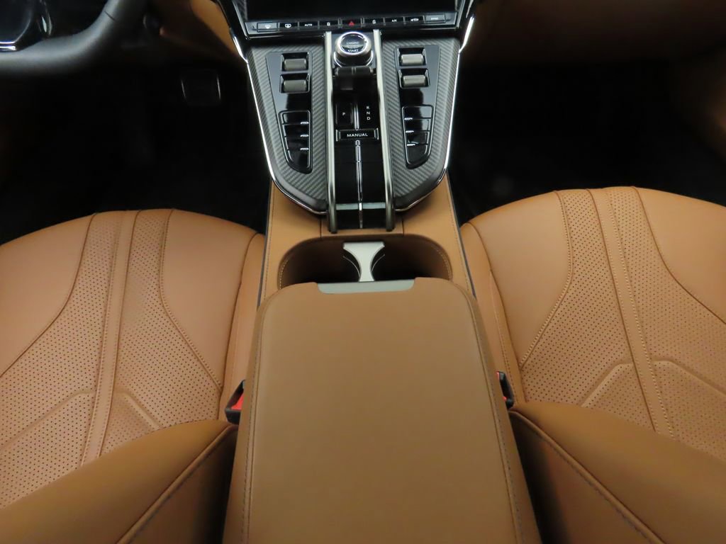 Used 2025 Aston Martin V8 Vantage Coupe image 18