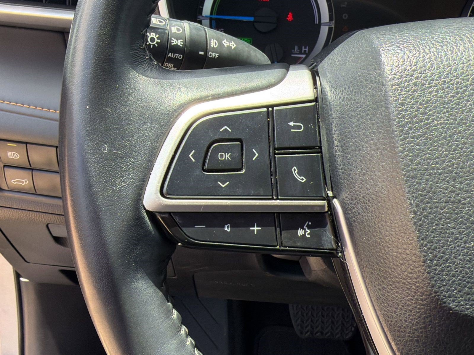Used 2023 Toyota Highlander Bronze Edition FWD image 17