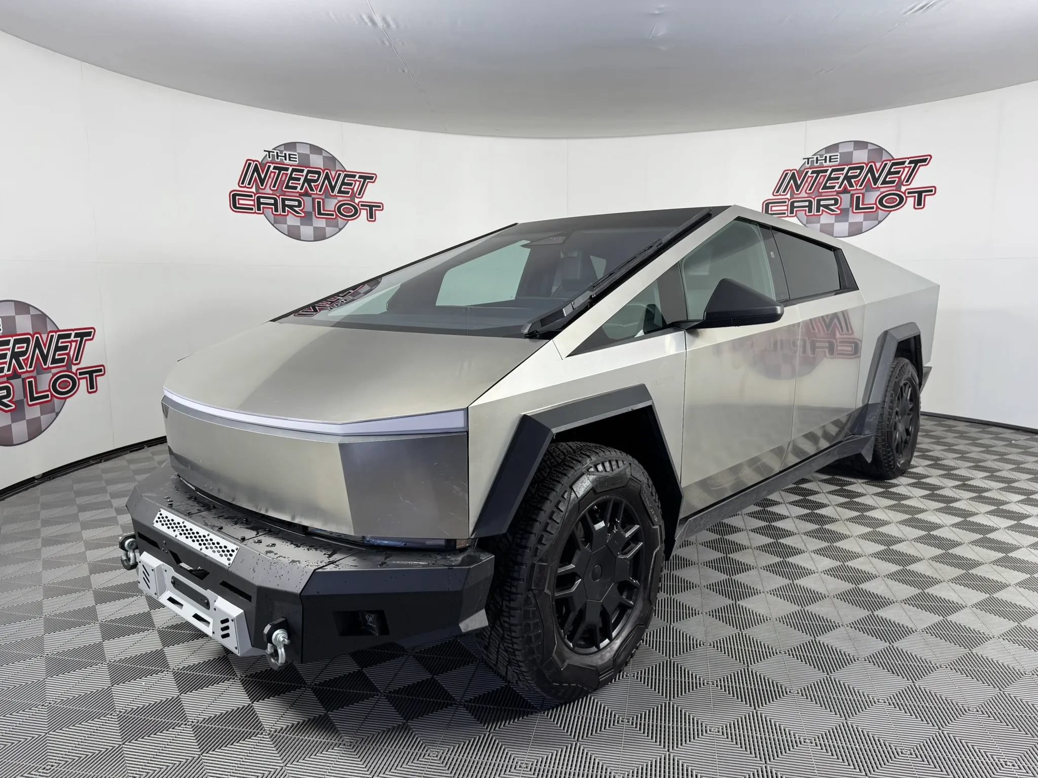 Used 2024 Tesla Cybertruck AWD Crew Cab image 3