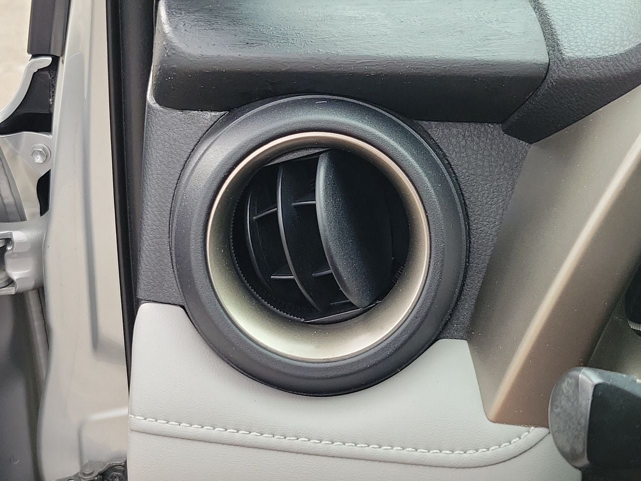 Used 2014 Toyota RAV4 XLE FWD image 30