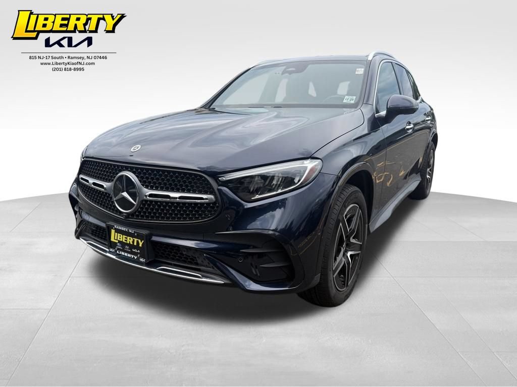 Used 2024 Mercedes-Benz GLC 300 4MATIC image 3
