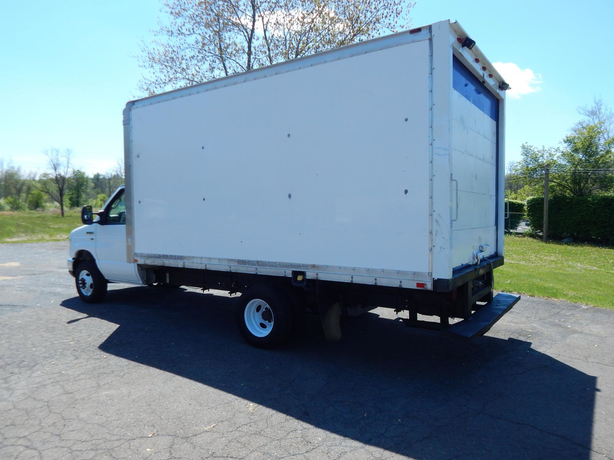 Used 2014 Ford E-350 and Econoline 350 Super Duty w/ Power Windows & Locks Group RWD image 3