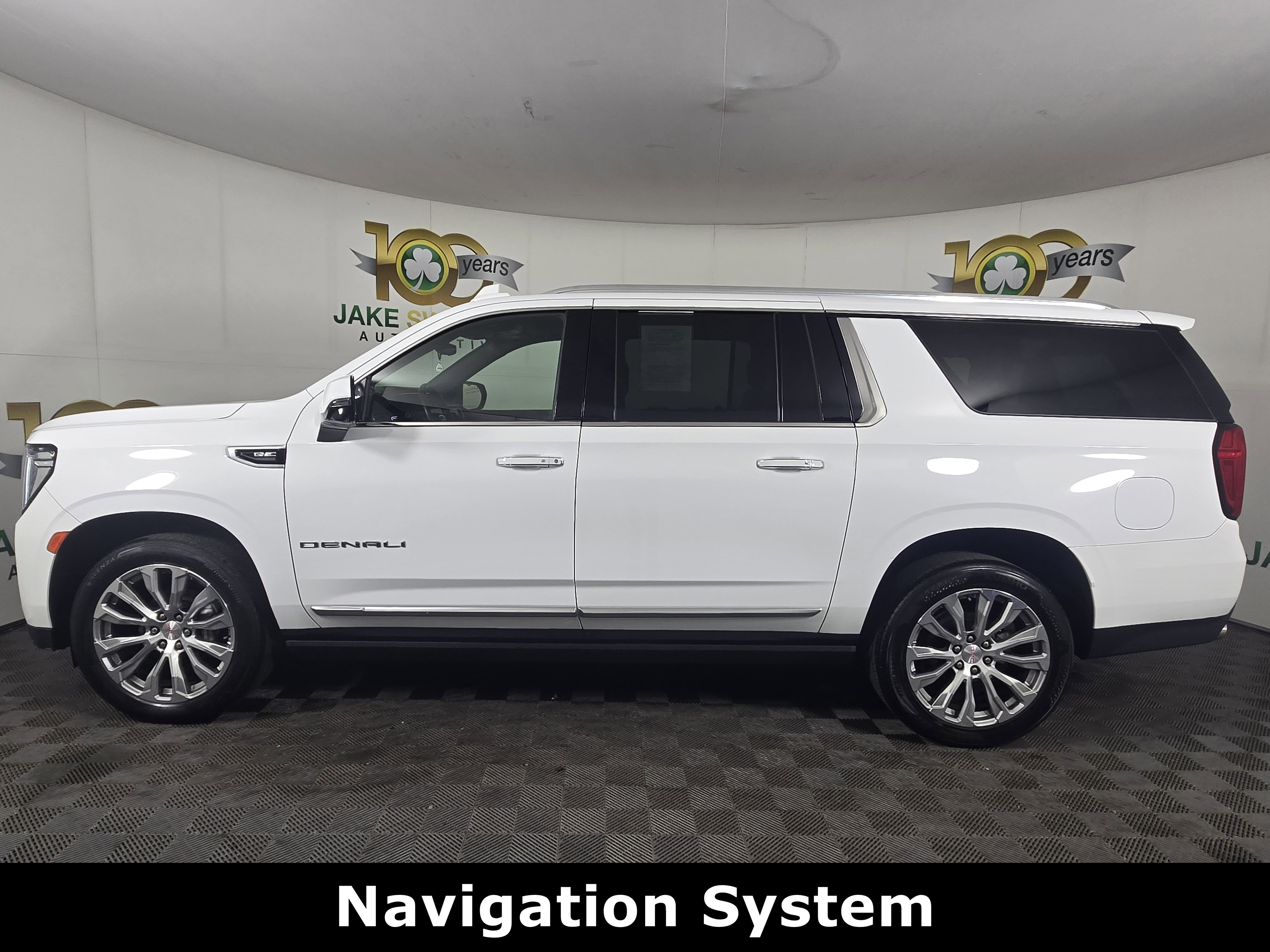 Used 2022 GMC Yukon XL Denali w/ Denali Premium Package image 5