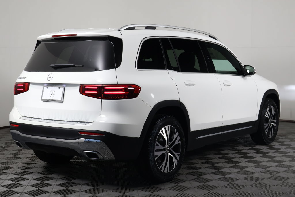 New 2026 Mercedes-Benz GLB 250 image 2
