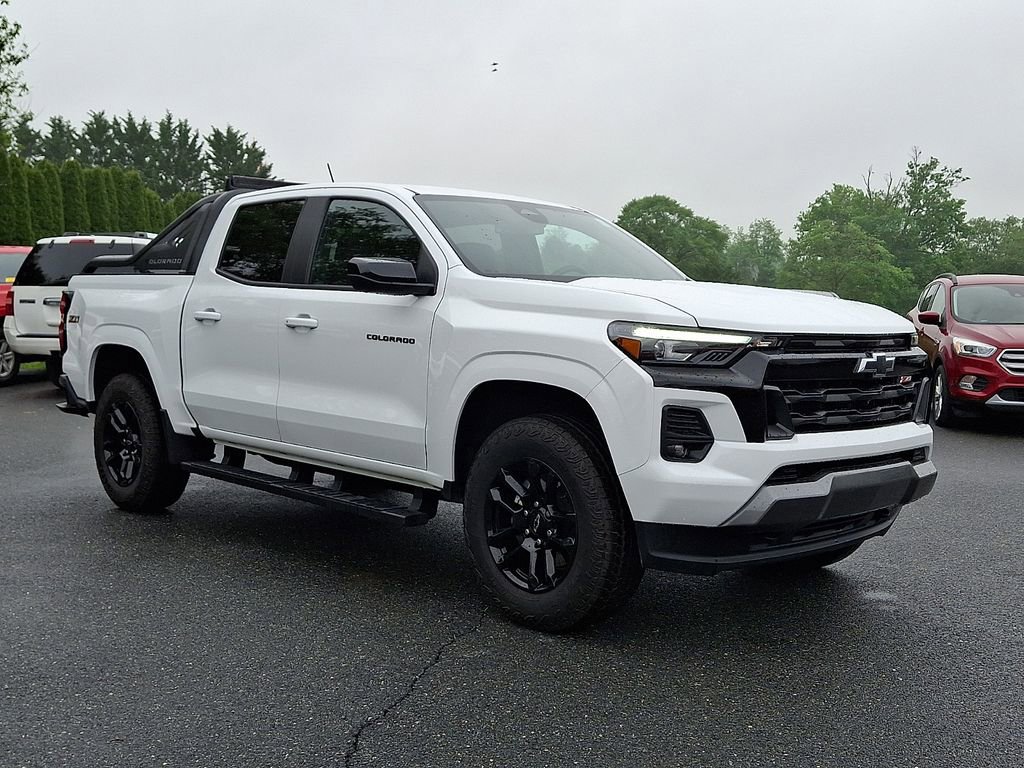 Used 2025 Chevrolet Colorado Z71 w/ Midnight Edition