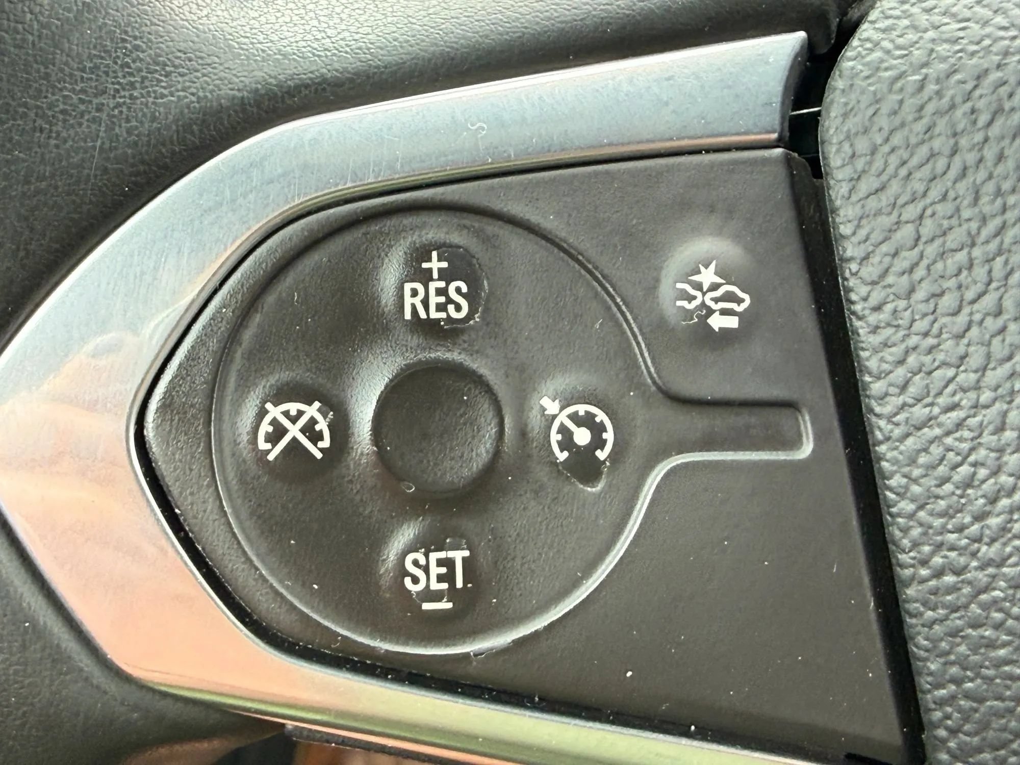 Used 2023 Chevrolet Traverse LT w/ Rear Camera Mirror Package AWD/4WD image 25