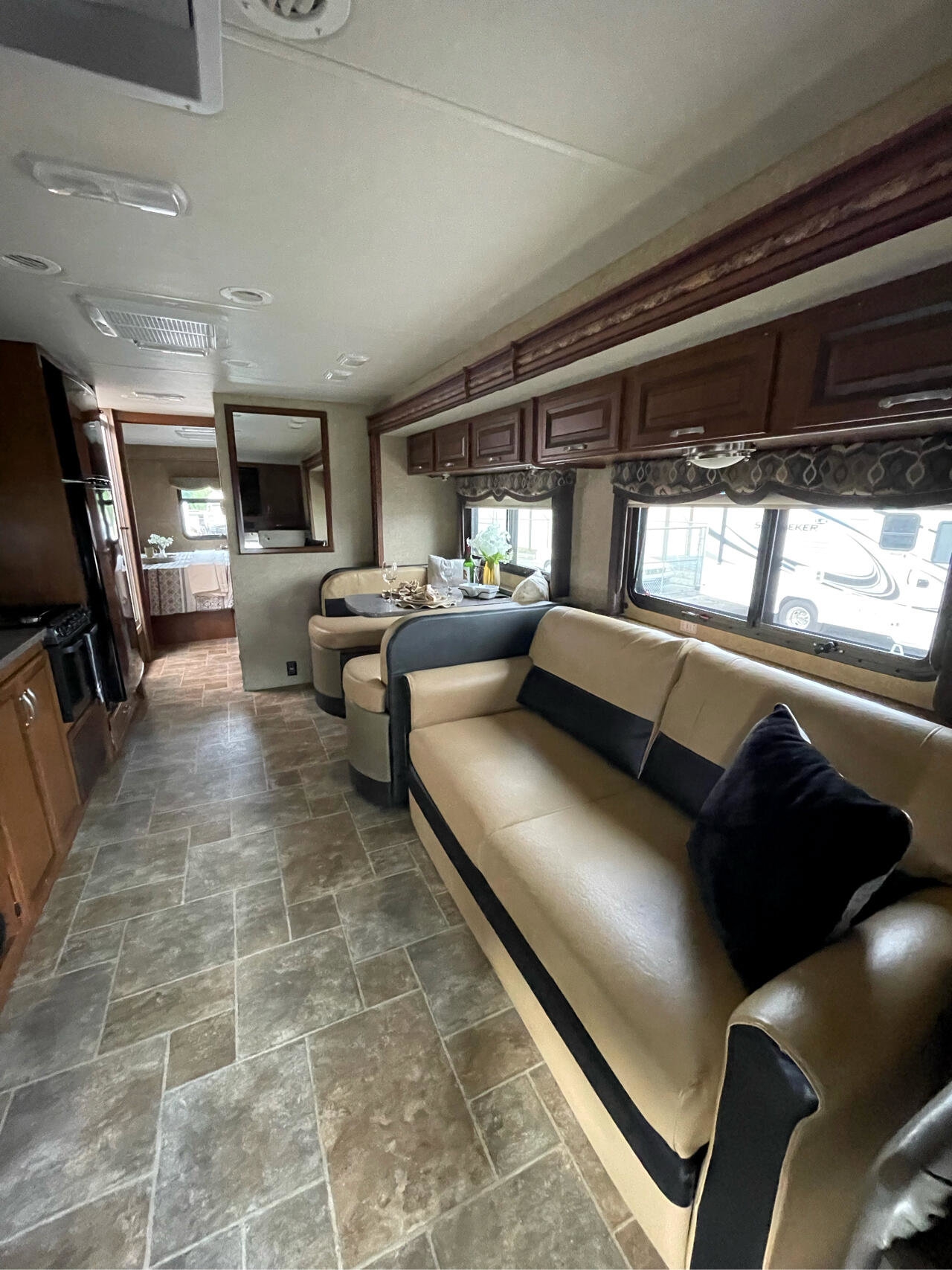 Used 2014 Ford F550 2WD Regular Cab Super Duty image 11