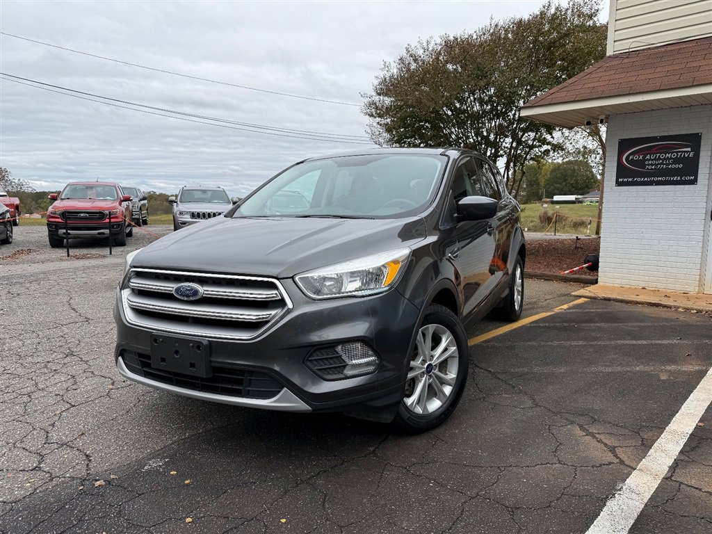 Used 2017 Ford Escape SE image 1