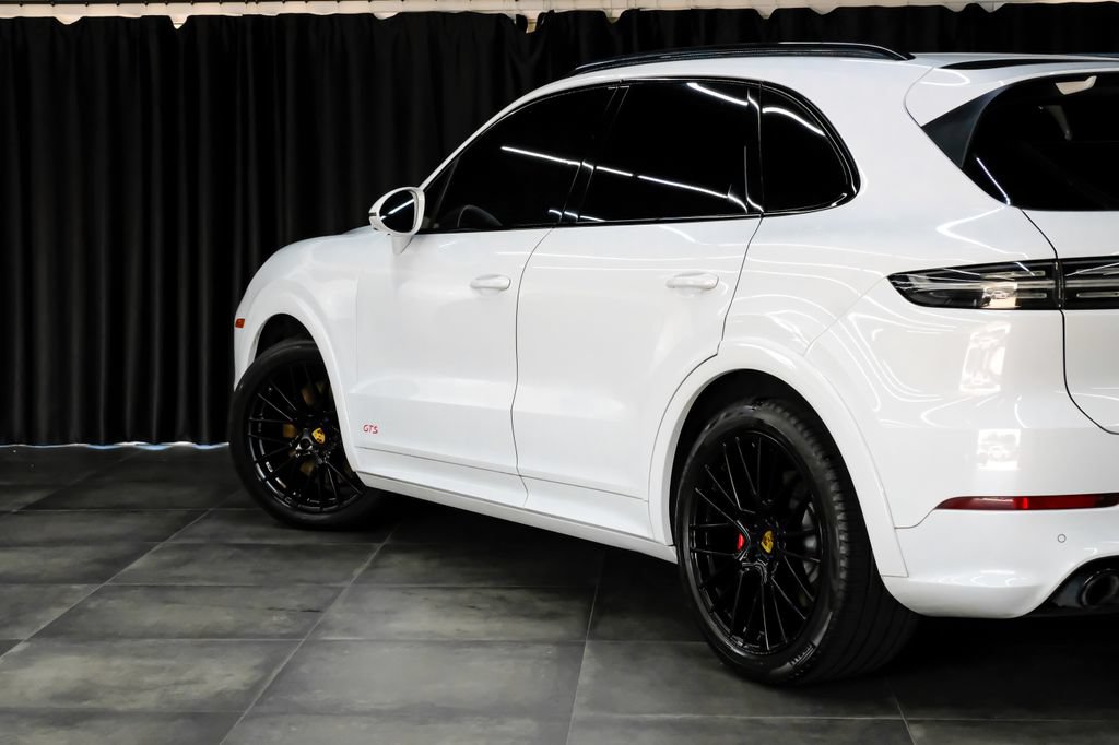 Used 2021 Porsche Cayenne GTS w/ Sport Chrono Package (8LH) AWD/4WD image 15